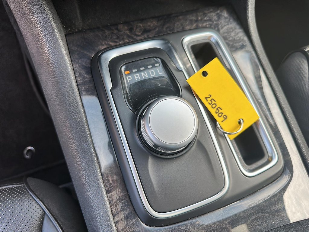 2023 Chrysler 300 Touring L AWD in Stratford, Ontario - 15 - w1024h768px
