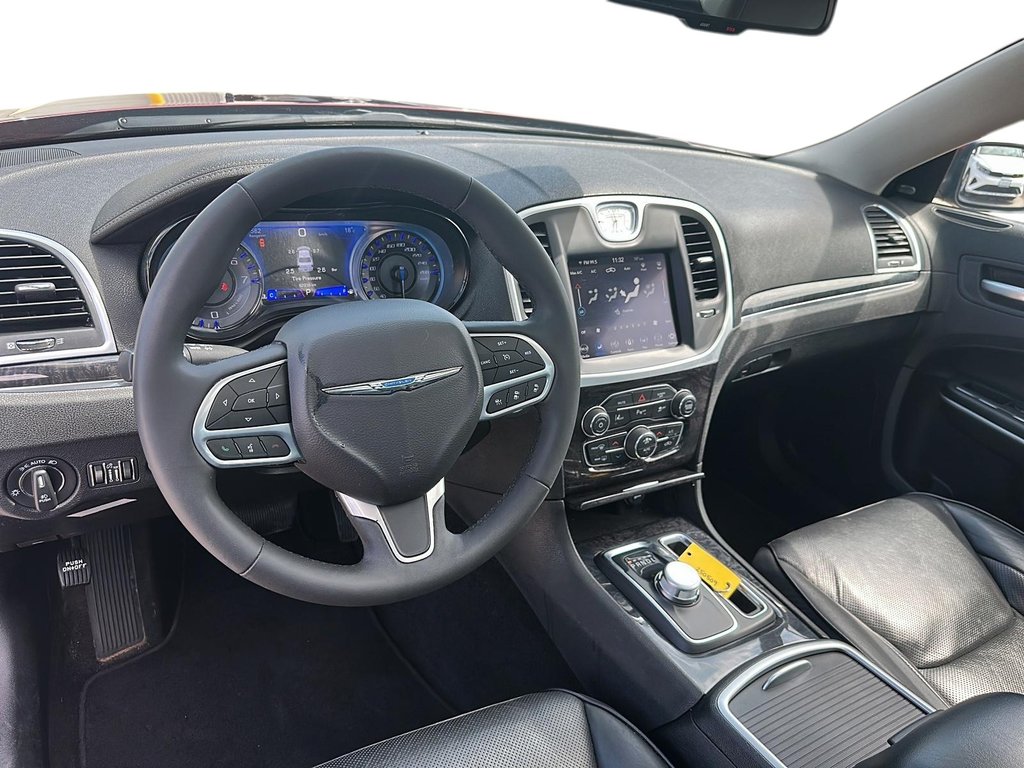 2023 Chrysler 300 Touring L AWD in Stratford, Ontario - 10 - w1024h768px