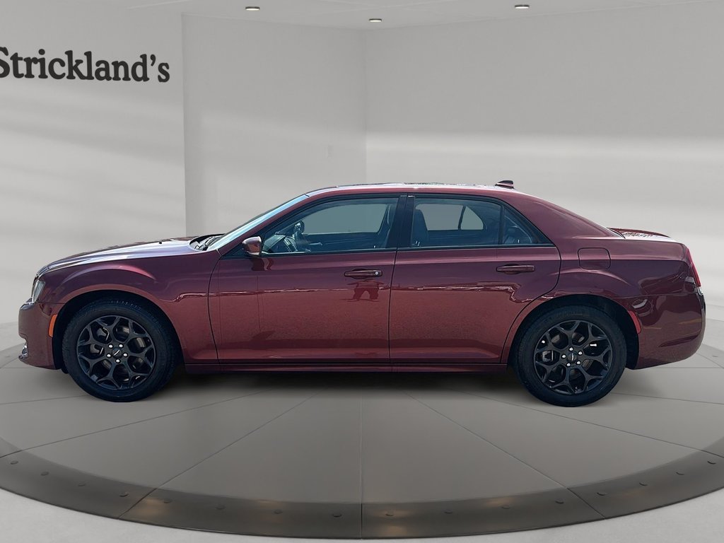 2023 Chrysler 300 Touring L AWD in Stratford, Ontario - 5 - w1024h768px