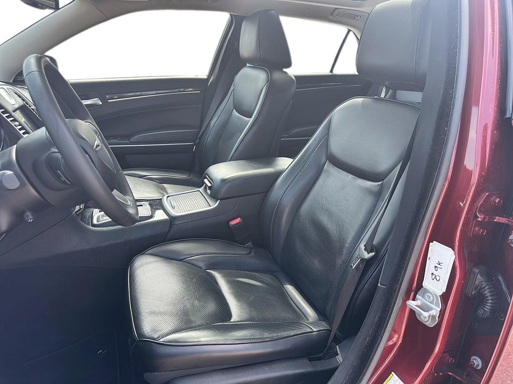 2023 Chrysler 300 Touring L AWD in Stratford, Ontario - 9 - w1024h768px