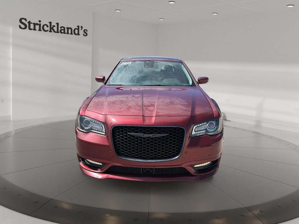 2023 Chrysler 300 Touring L AWD in Stratford, Ontario - 2 - w1024h768px