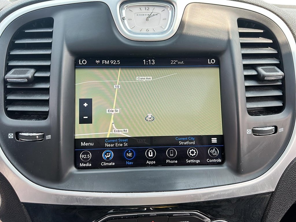 2023 Chrysler 300 Touring L AWD in Stratford, Ontario - 17 - w1024h768px