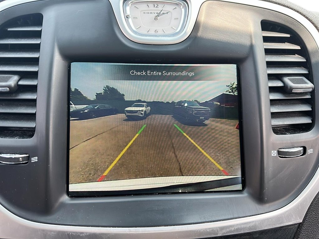 2023 Chrysler 300 Touring L AWD in Stratford, Ontario - 16 - w1024h768px