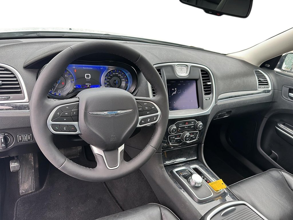 2023 Chrysler 300 Touring L AWD in Stratford, Ontario - 9 - w1024h768px