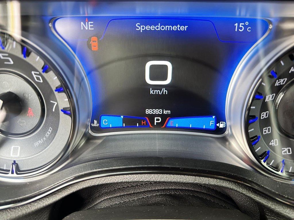 2023 Chrysler 300 Touring L AWD in Stratford, Ontario - 12 - w1024h768px