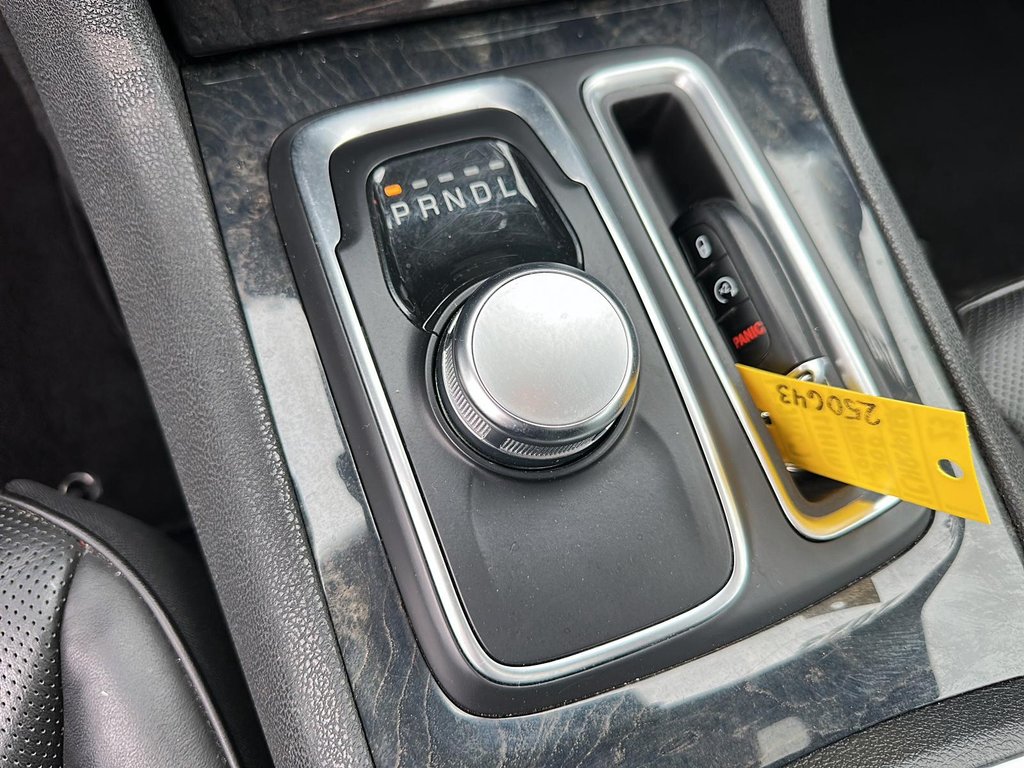 2023 Chrysler 300 Touring L AWD in Stratford, Ontario - 14 - w1024h768px