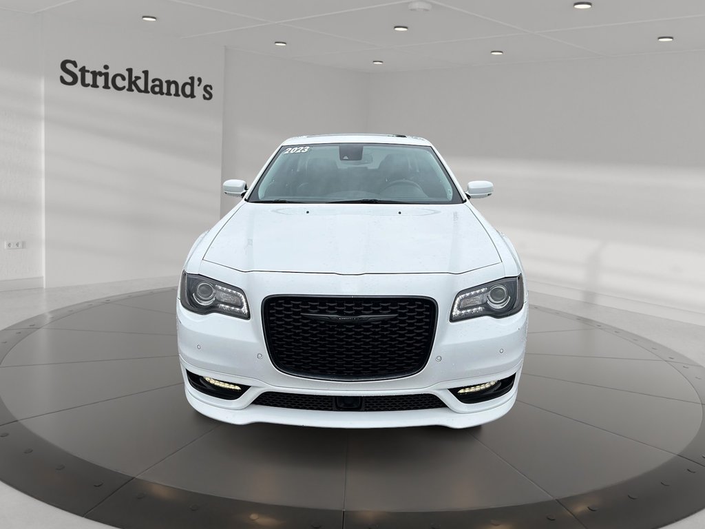 2023 Chrysler 300 Touring L AWD in Stratford, Ontario - 2 - w1024h768px