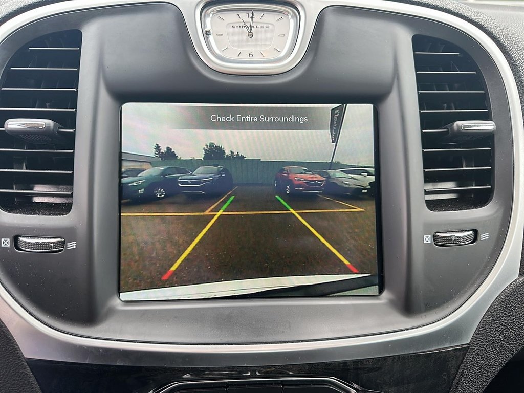 2023 Chrysler 300 Touring L AWD in Stratford, Ontario - 16 - w1024h768px