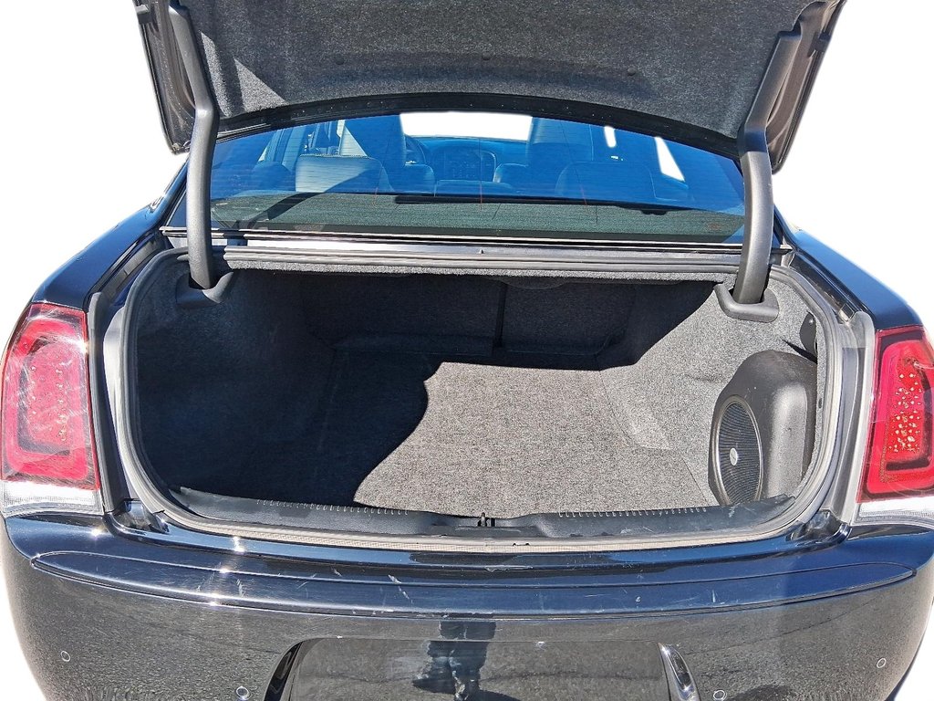 2023 Chrysler 300 S 300s RWD in Stratford, Ontario - 6 - w1024h768px