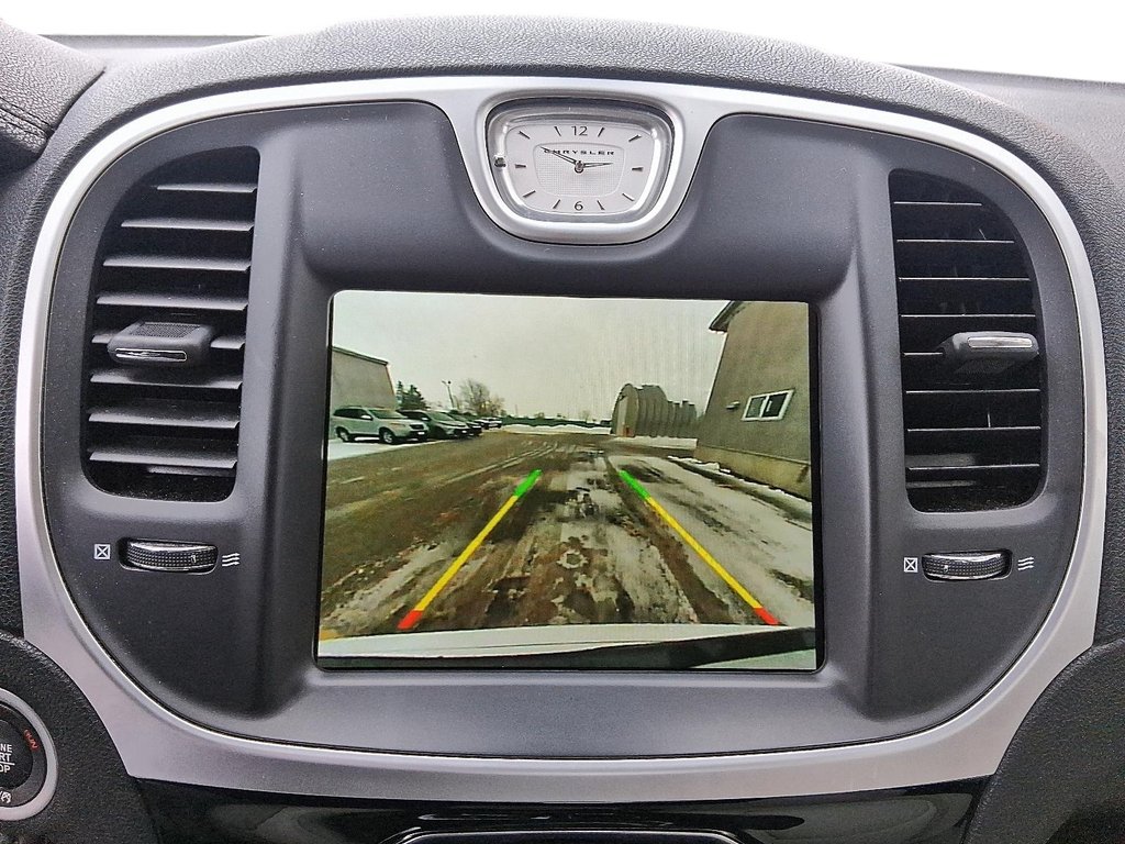 2023 Chrysler 300 Touring L RWD in Stratford, Ontario - 17 - w1024h768px