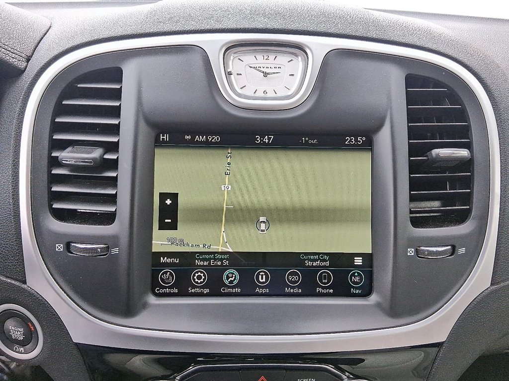 2023 Chrysler 300 Touring L RWD in Stratford, Ontario - 18 - w1024h768px