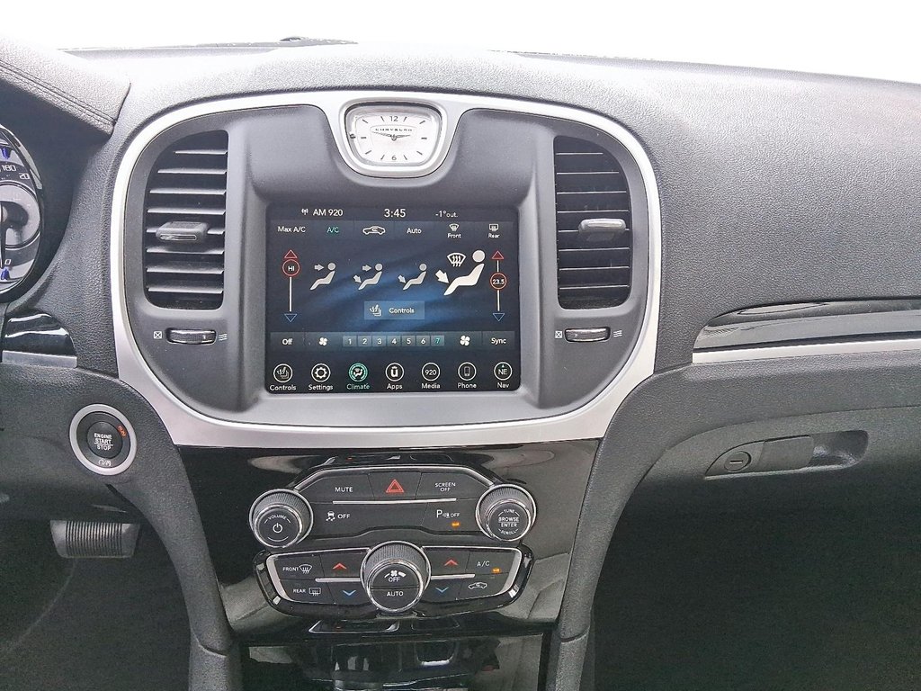 2023 Chrysler 300 Touring L RWD in Stratford, Ontario - 15 - w1024h768px