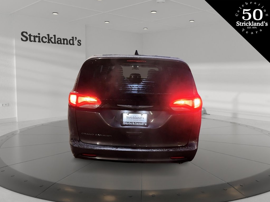 2022 Chrysler Grand Caravan SXT in Stratford, Ontario - 3 - w1024h768px