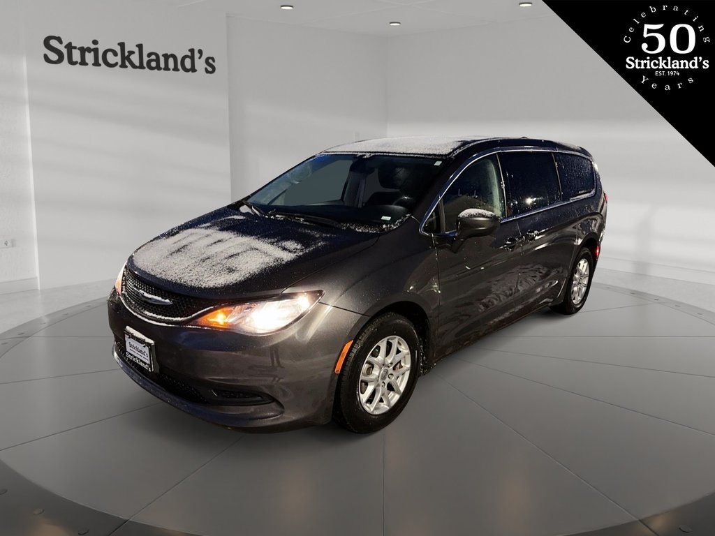 2022 Chrysler Grand Caravan SXT in Stratford, Ontario - 1 - w1024h768px