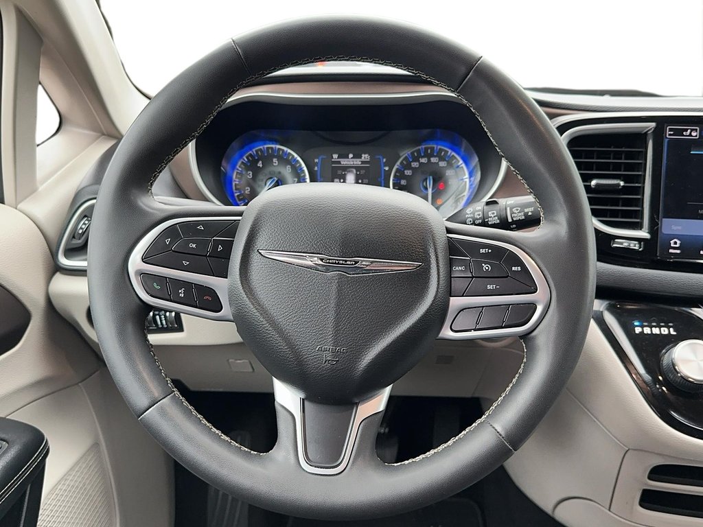2022 Chrysler Grand Caravan SXT in Stratford, Ontario - 7 - w1024h768px