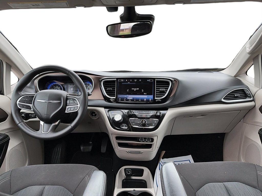 2022 Chrysler Grand Caravan SXT in Stratford, Ontario - 6 - w1024h768px