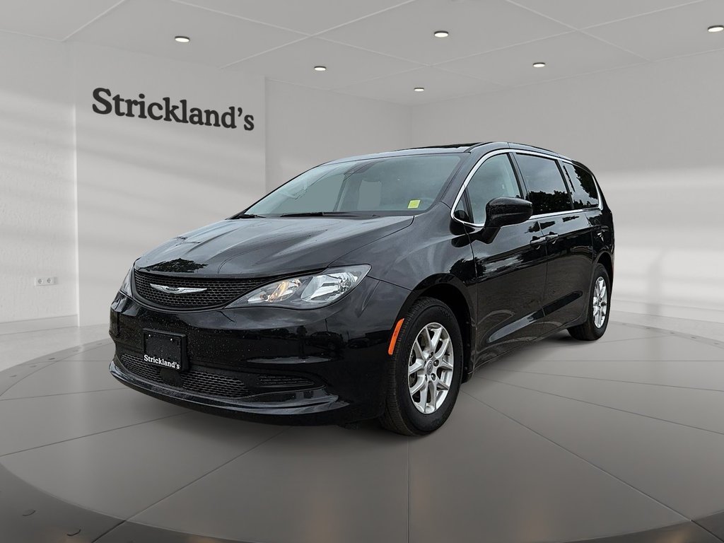 2022 Chrysler Grand Caravan SXT in Stratford, Ontario - 1 - w1024h768px