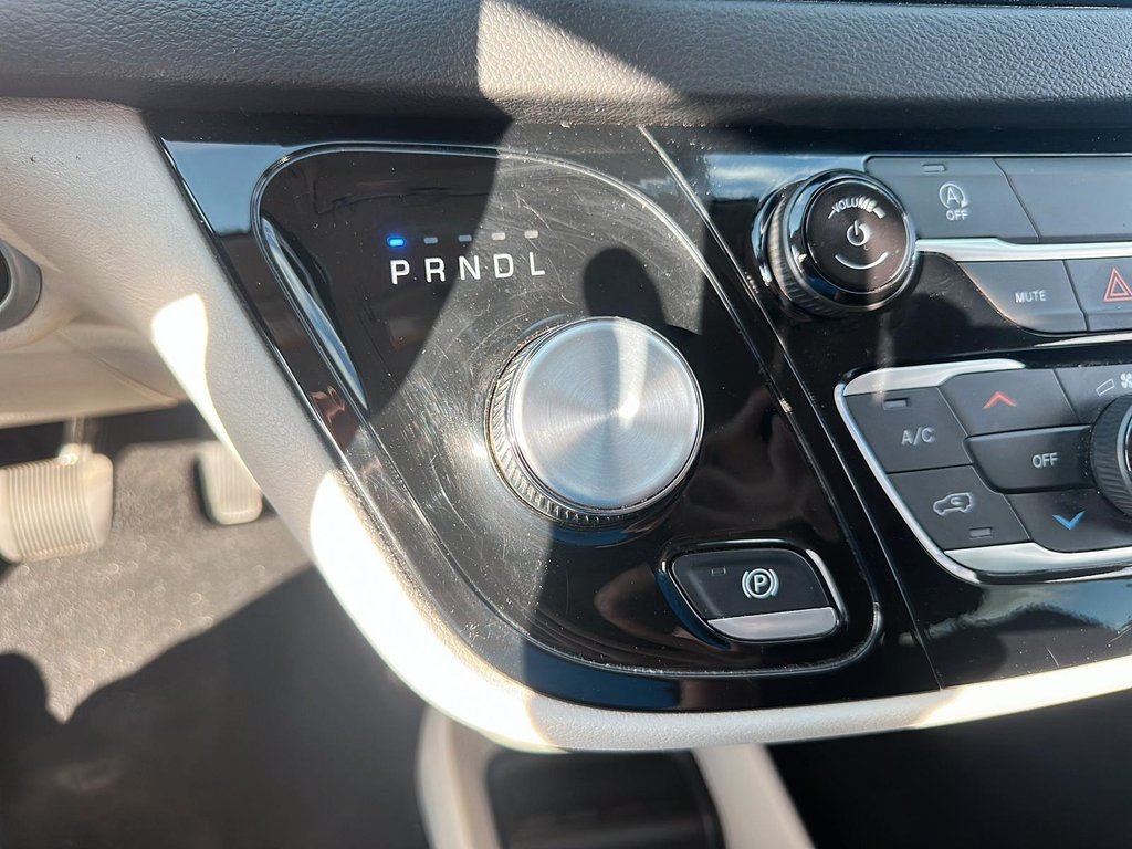 2024 Chrysler Grand Caravan SXT 2WD in Stratford, Ontario - 14 - w1024h768px