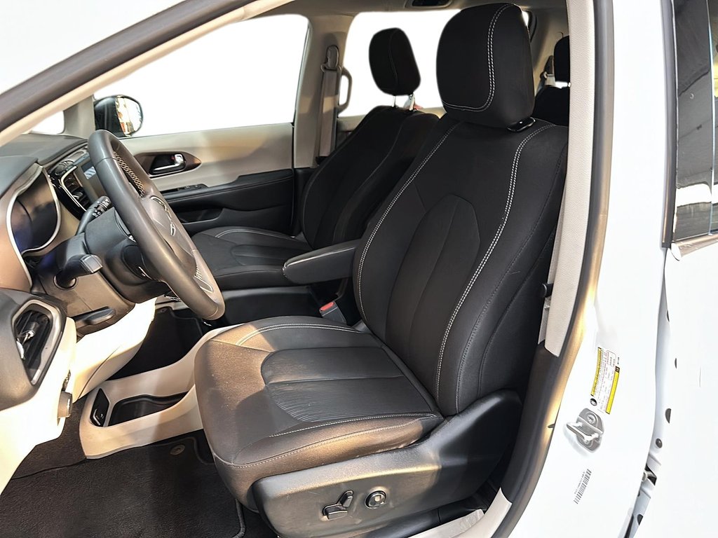 2024 Chrysler Grand Caravan SXT 2WD in Stratford, Ontario - 8 - w1024h768px