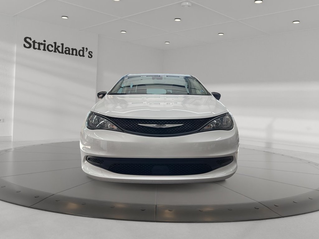 2024 Chrysler Grand Caravan SXT 2WD in Stratford, Ontario - 2 - w1024h768px