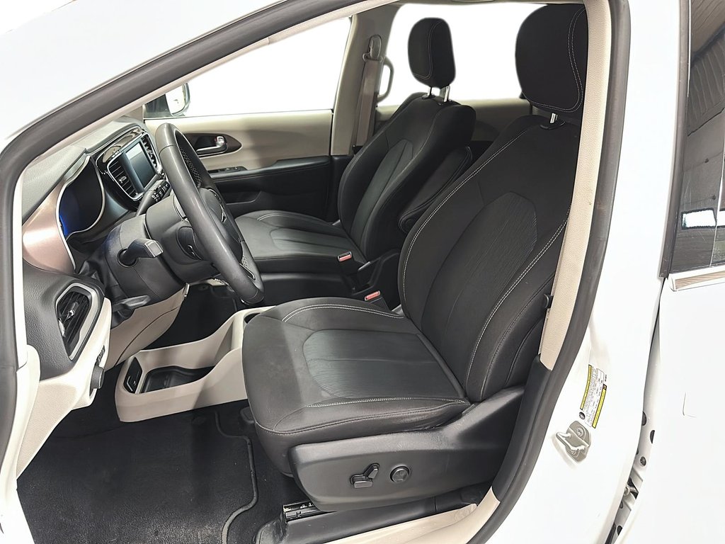 2024 Chrysler Grand Caravan SXT 2WD in Stratford, Ontario - 8 - w1024h768px