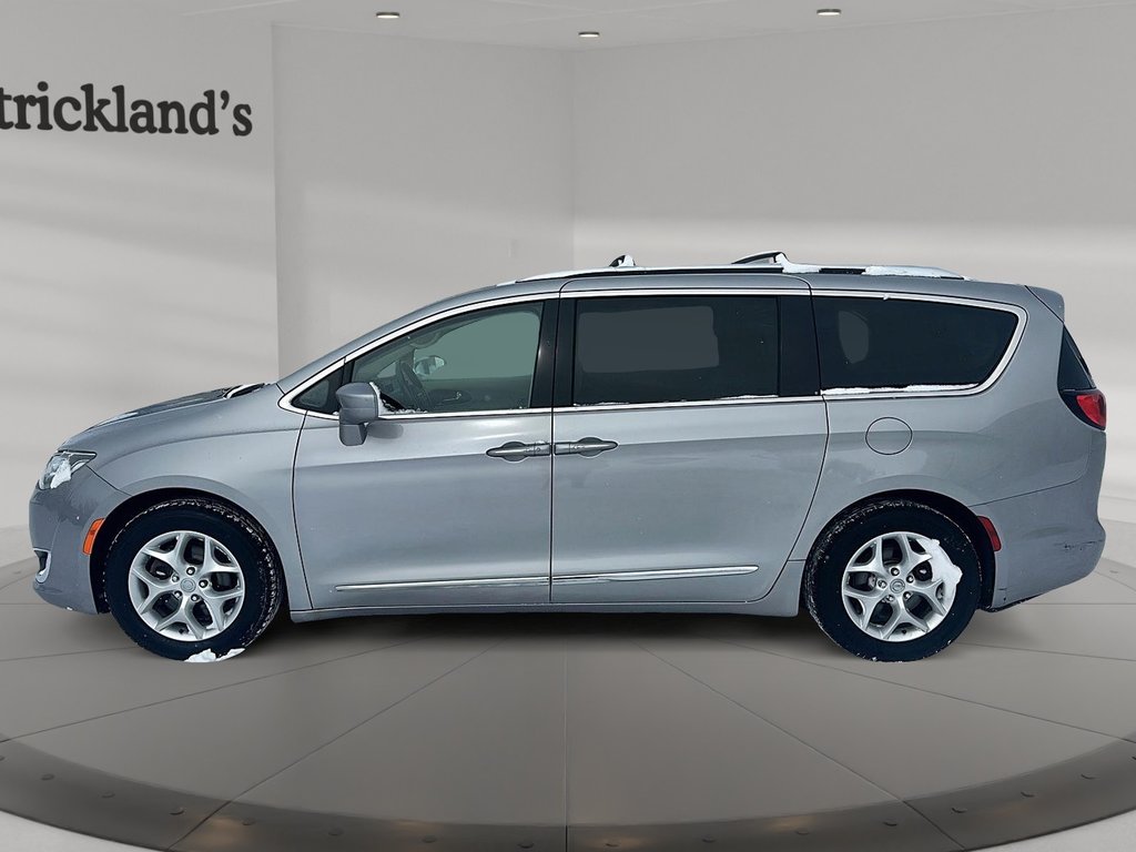 2018 Chrysler Pacifica Touring-l Plus in Stratford, Ontario - 5 - w1024h768px