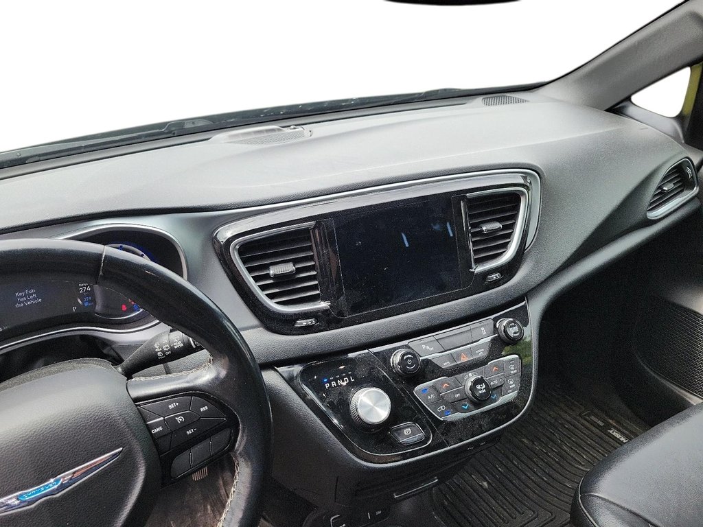 2019 Chrysler Pacifica Hybrid Touring L in Stratford, Ontario - 13 - w1024h768px