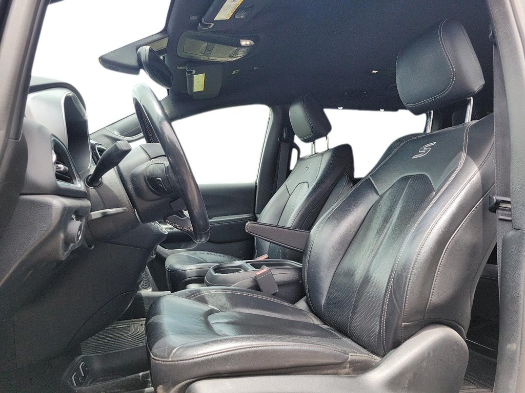 2019 Chrysler Pacifica Hybrid Touring L in Stratford, Ontario - 8 - w1024h768px