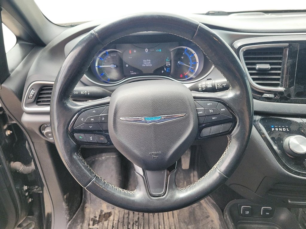 2019 Chrysler Pacifica Hybrid Touring L in Stratford, Ontario - 11 - w1024h768px