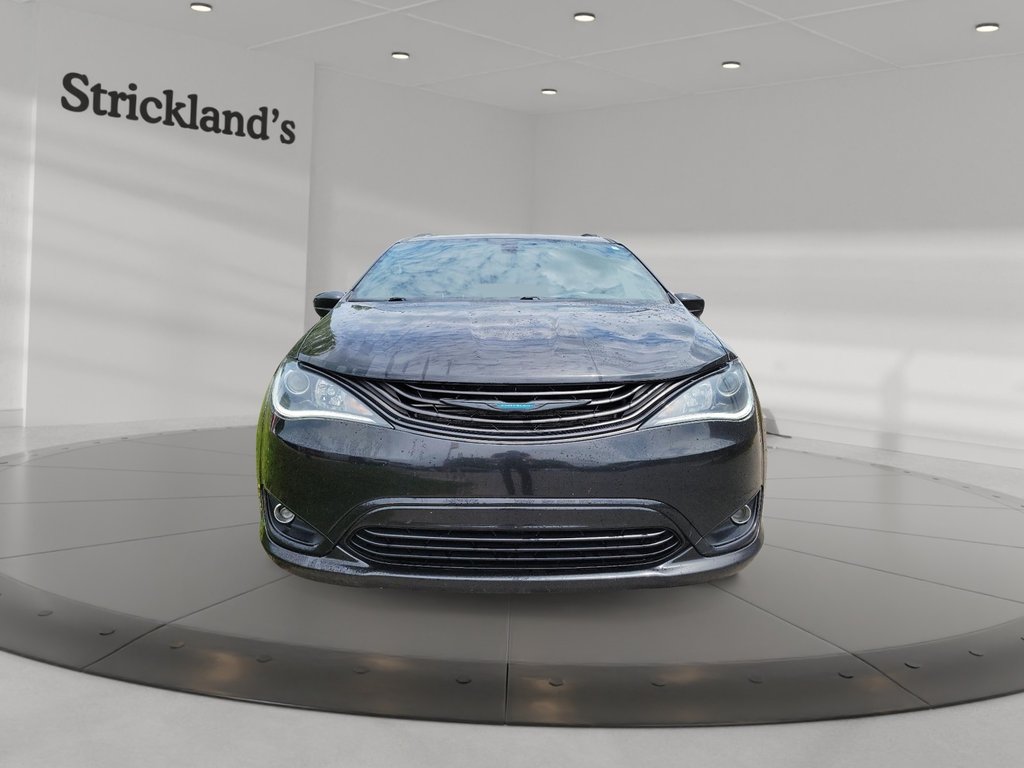2019 Chrysler Pacifica Hybrid Touring L in Stratford, Ontario - 2 - w1024h768px