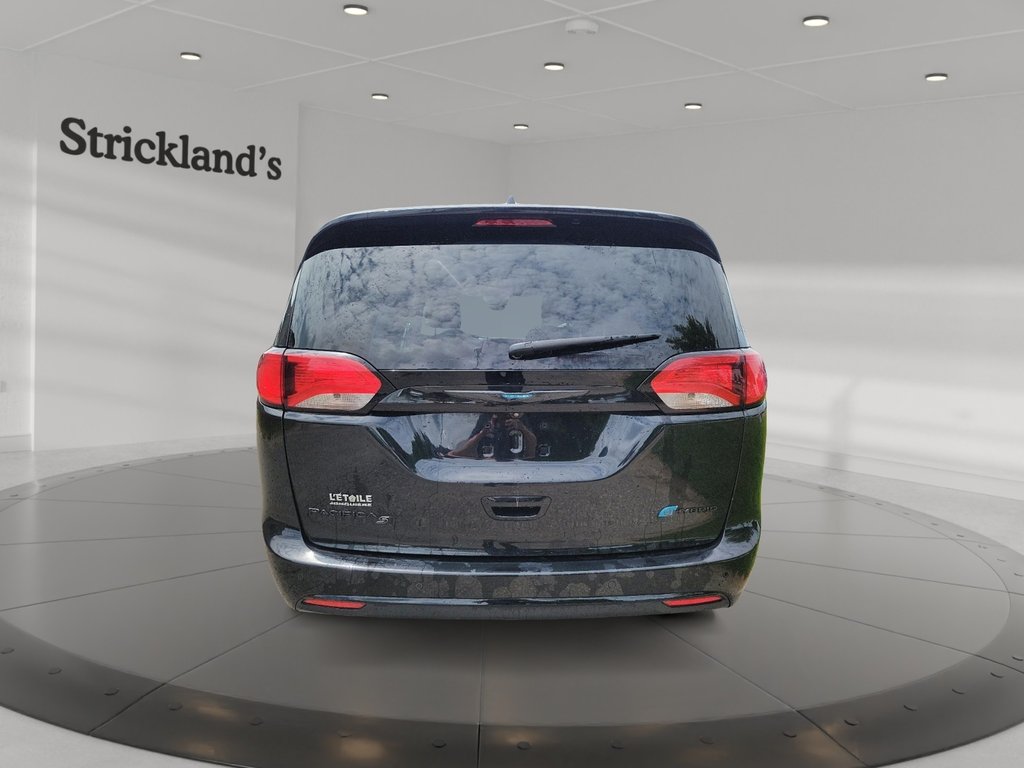 2019 Chrysler Pacifica Hybrid Touring L in Stratford, Ontario - 3 - w1024h768px