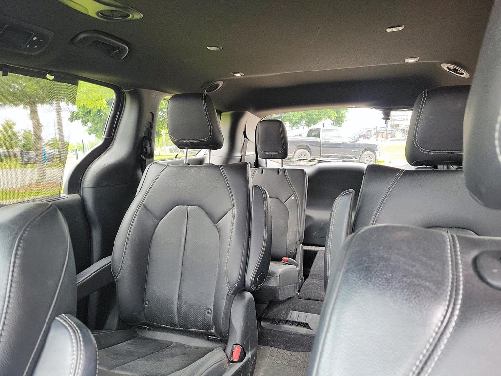 2019 Chrysler Pacifica Hybrid Touring L in Stratford, Ontario - 15 - w1024h768px