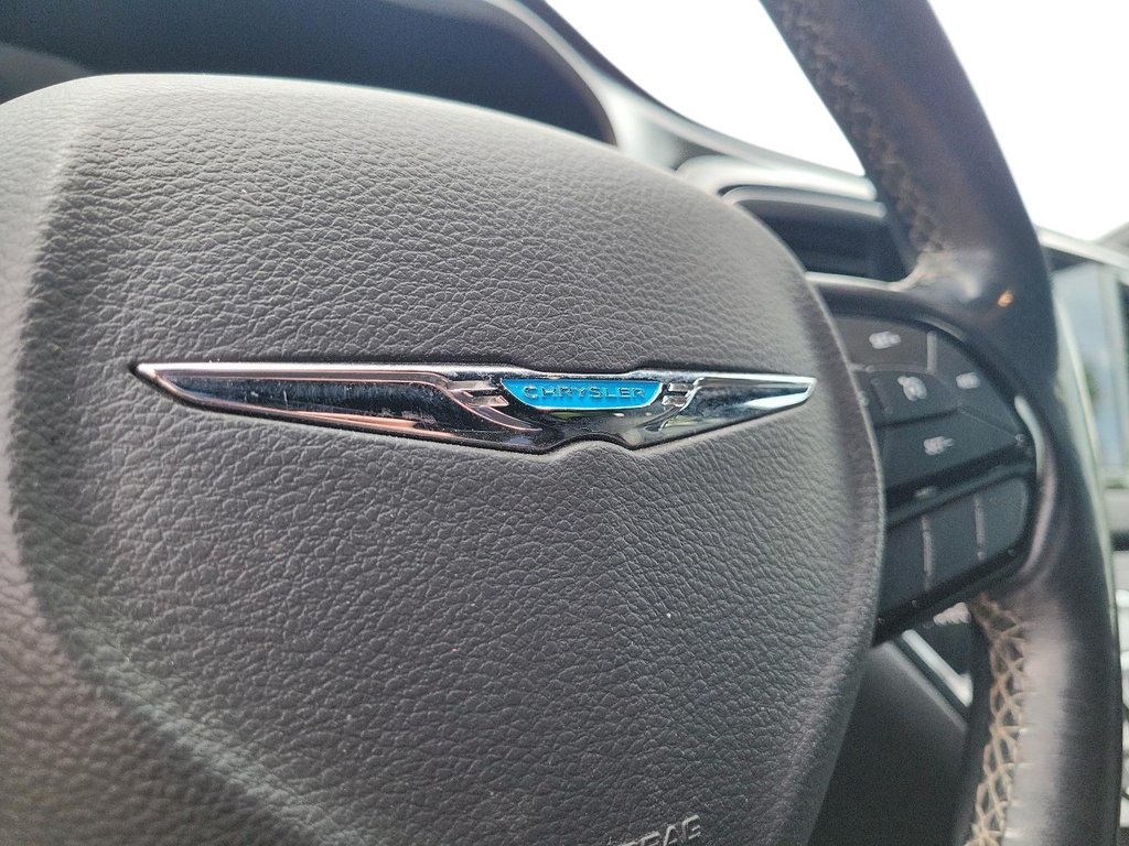 2019 Chrysler Pacifica Hybrid Touring L in Stratford, Ontario - 18 - w1024h768px