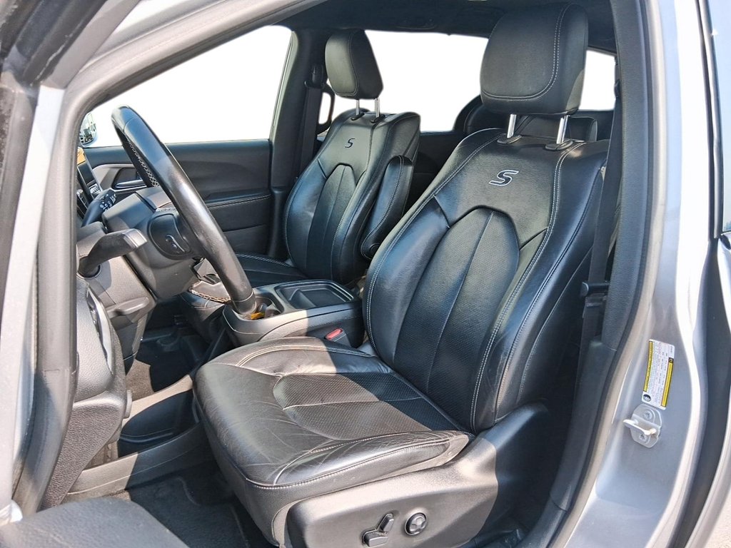 2020 Chrysler Pacifica AWD Launch Edition in Stratford, Ontario - 8 - w1024h768px