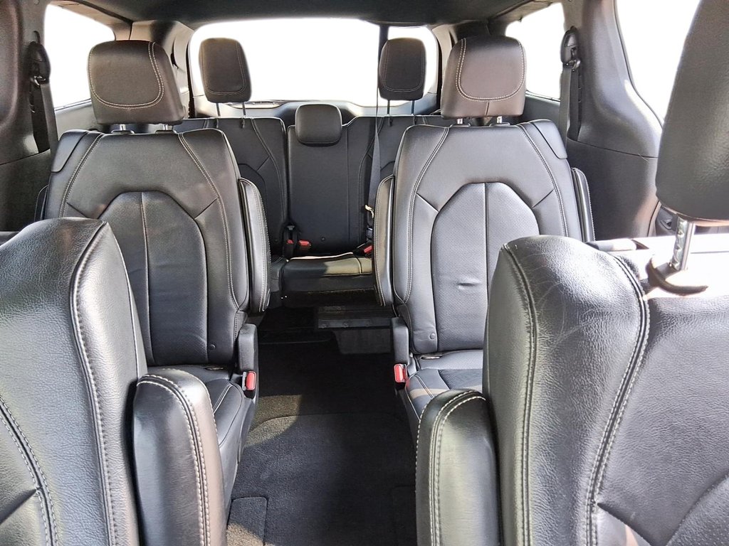 2020 Chrysler Pacifica AWD Launch Edition in Stratford, Ontario - 10 - w1024h768px