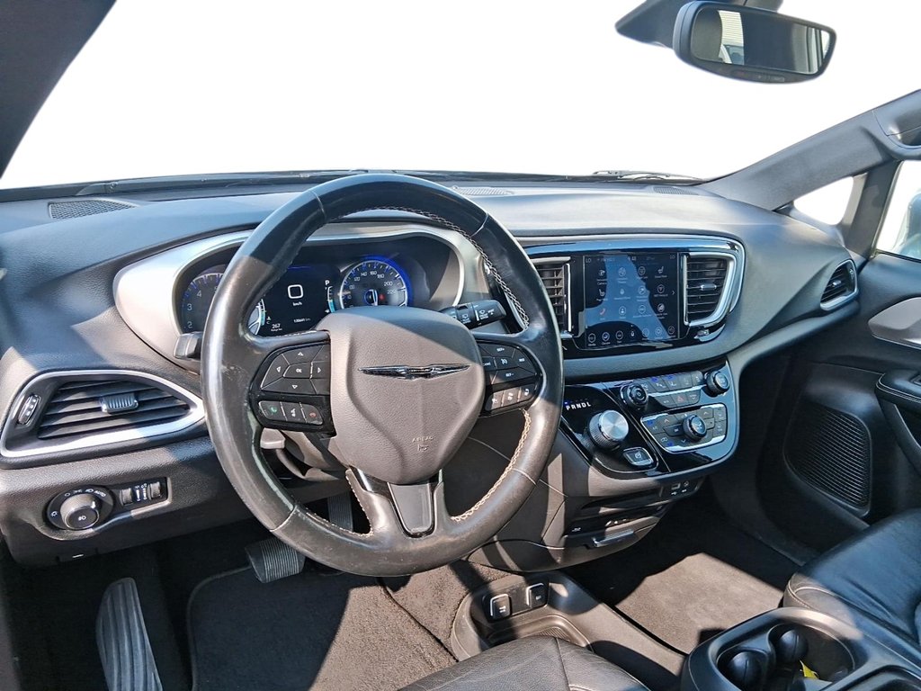 2020 Chrysler Pacifica AWD Launch Edition in Stratford, Ontario - 11 - w1024h768px