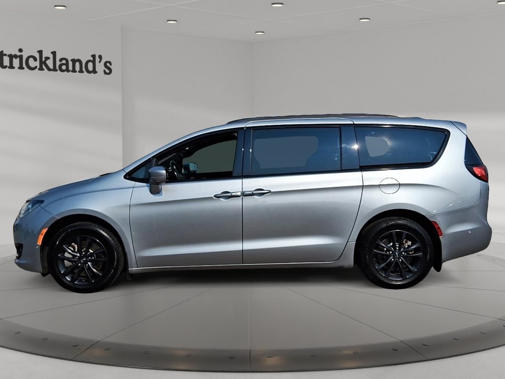 2020 Chrysler Pacifica AWD Launch Edition in Stratford, Ontario - 5 - w1024h768px