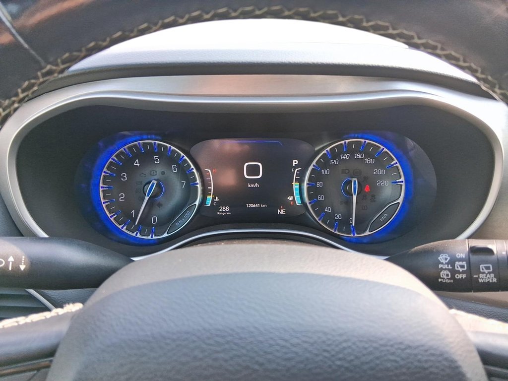 2020 Chrysler Pacifica AWD Launch Edition in Stratford, Ontario - 15 - w1024h768px
