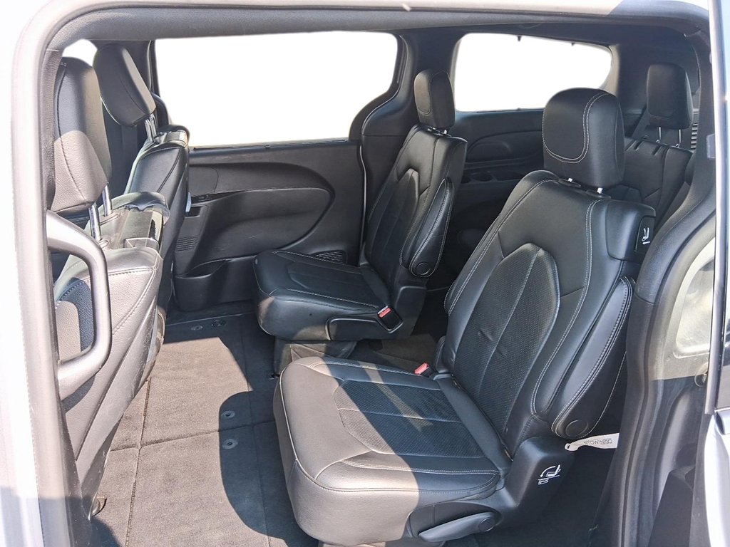 2020 Chrysler Pacifica AWD Launch Edition in Stratford, Ontario - 9 - w1024h768px