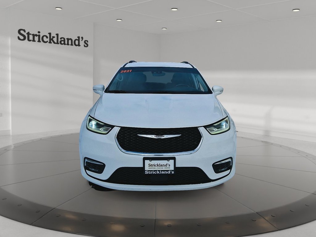 2021 Chrysler Pacifica Touring L in Stratford, Ontario - 2 - w1024h768px