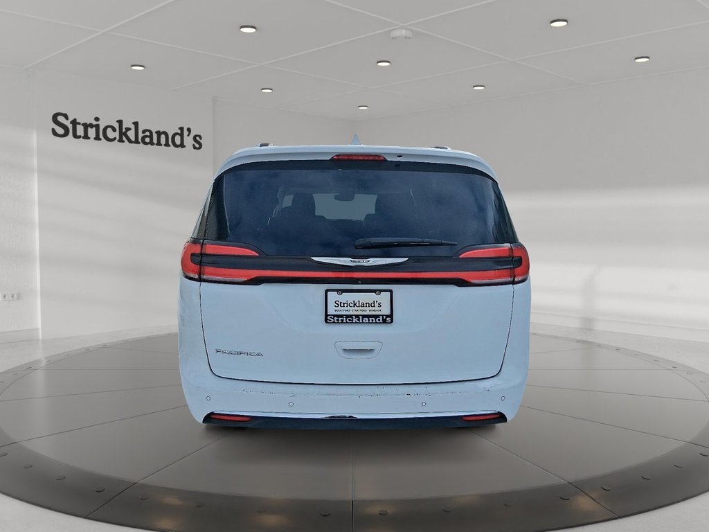 2021 Chrysler Pacifica Touring L in Stratford, Ontario - 3 - w1024h768px