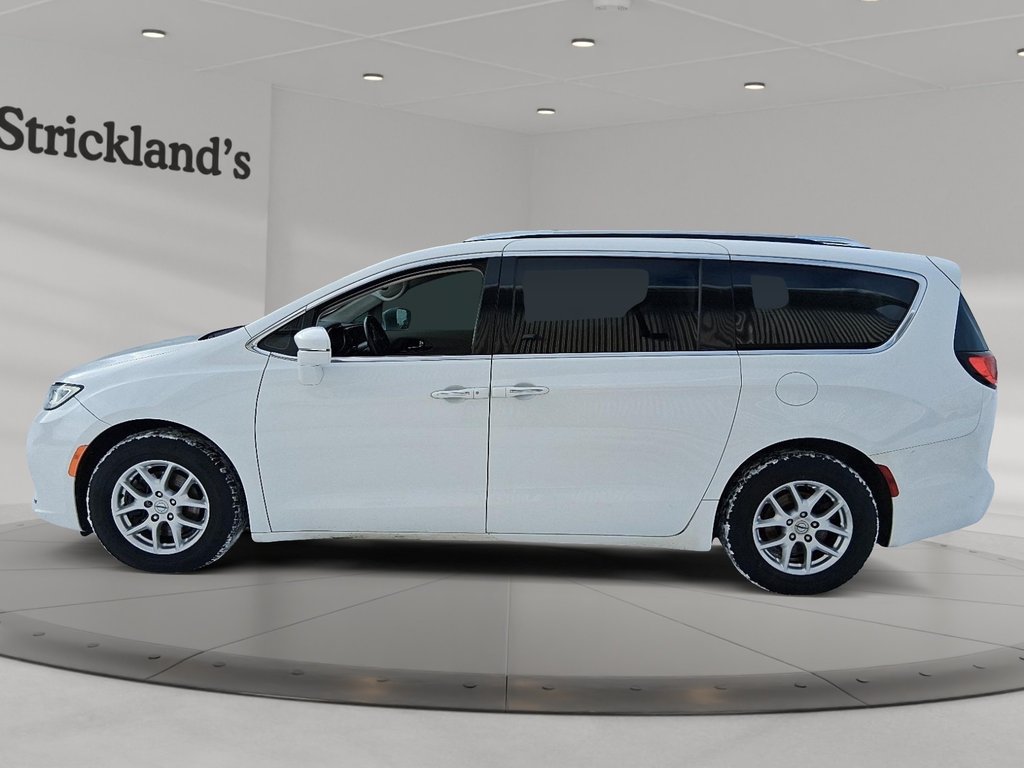 2021 Chrysler Pacifica Touring L in Stratford, Ontario - 5 - w1024h768px