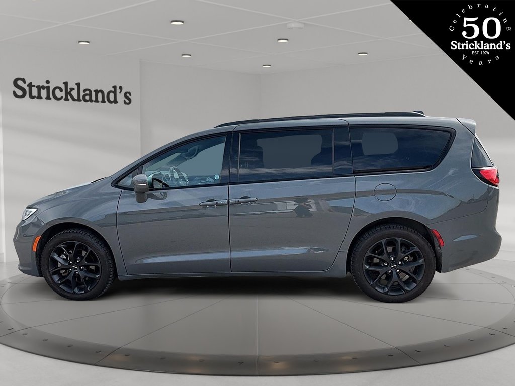 2022  Pacifica Touring L AWD in Stratford, Ontario - 5 - w1024h768px