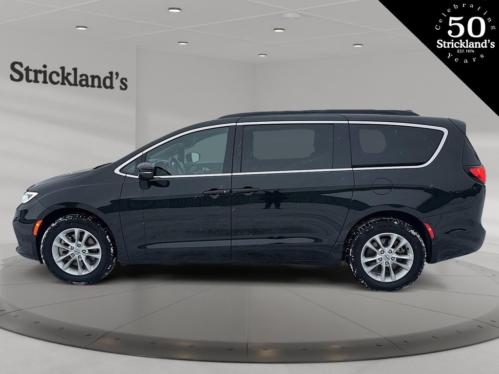 2022  Pacifica Touring AWD in Stratford, Ontario - 5 - w1024h768px