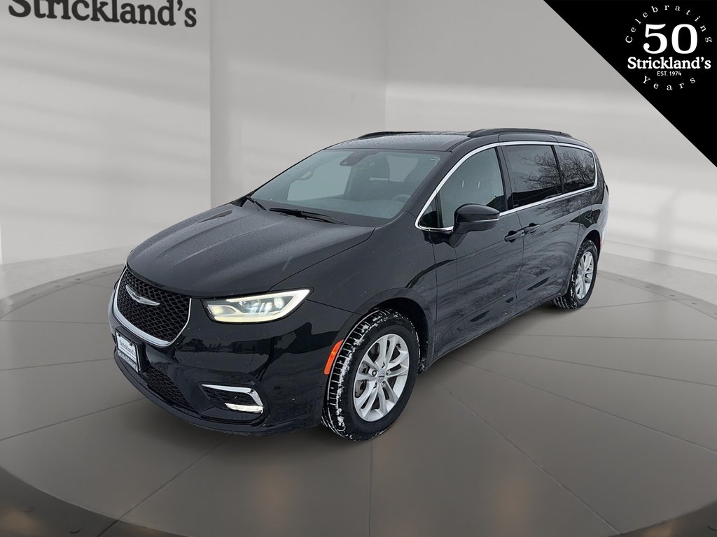 2022  Pacifica Touring AWD in Stratford, Ontario - 1 - w1024h768px