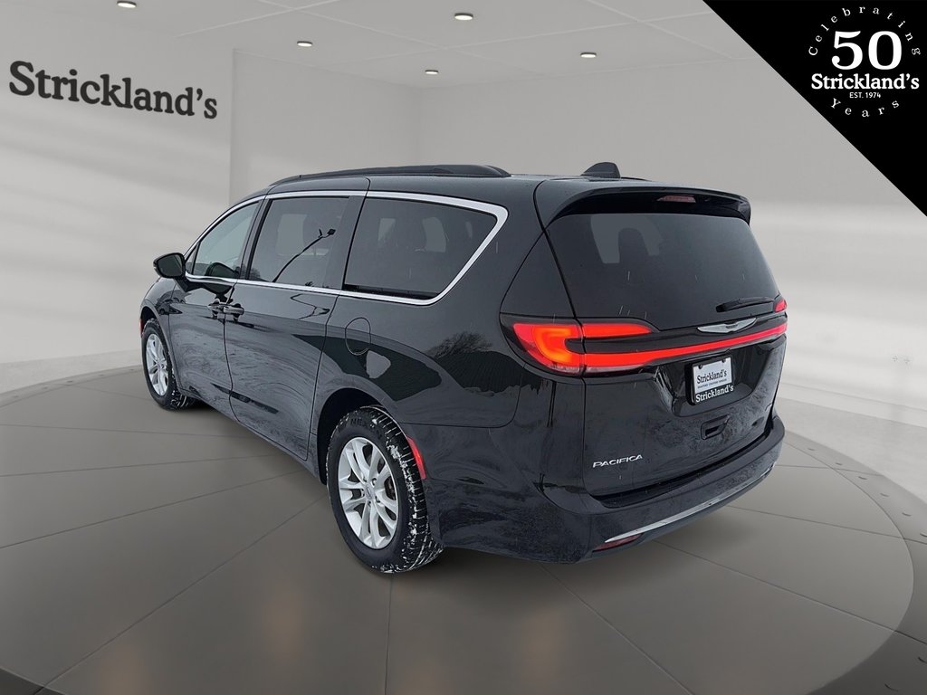 2022  Pacifica Touring AWD in Stratford, Ontario - 4 - w1024h768px