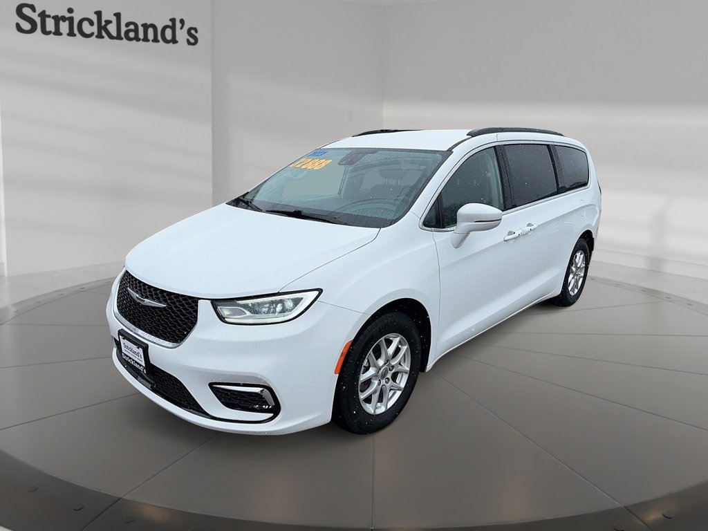 2022 Chrysler Pacifica Touring L in Stratford, Ontario - 1 - w1024h768px