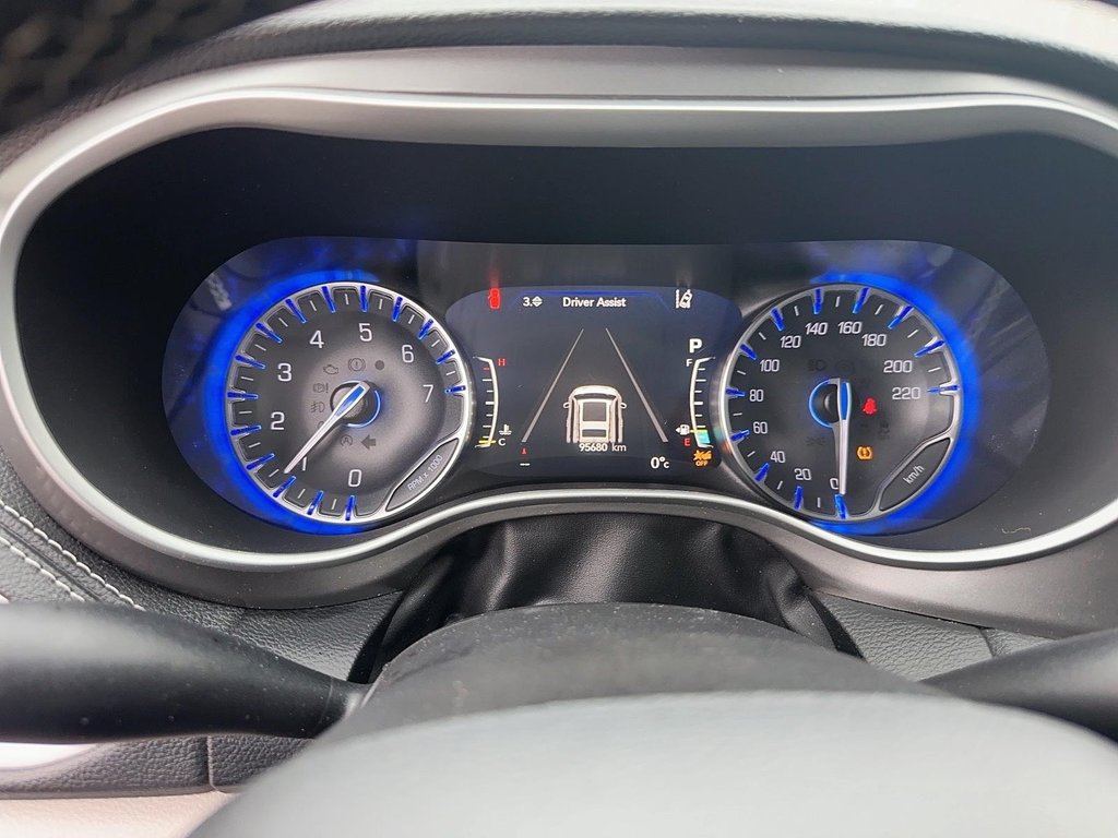 2022 Chrysler Pacifica Touring L in Stratford, Ontario - 13 - w1024h768px