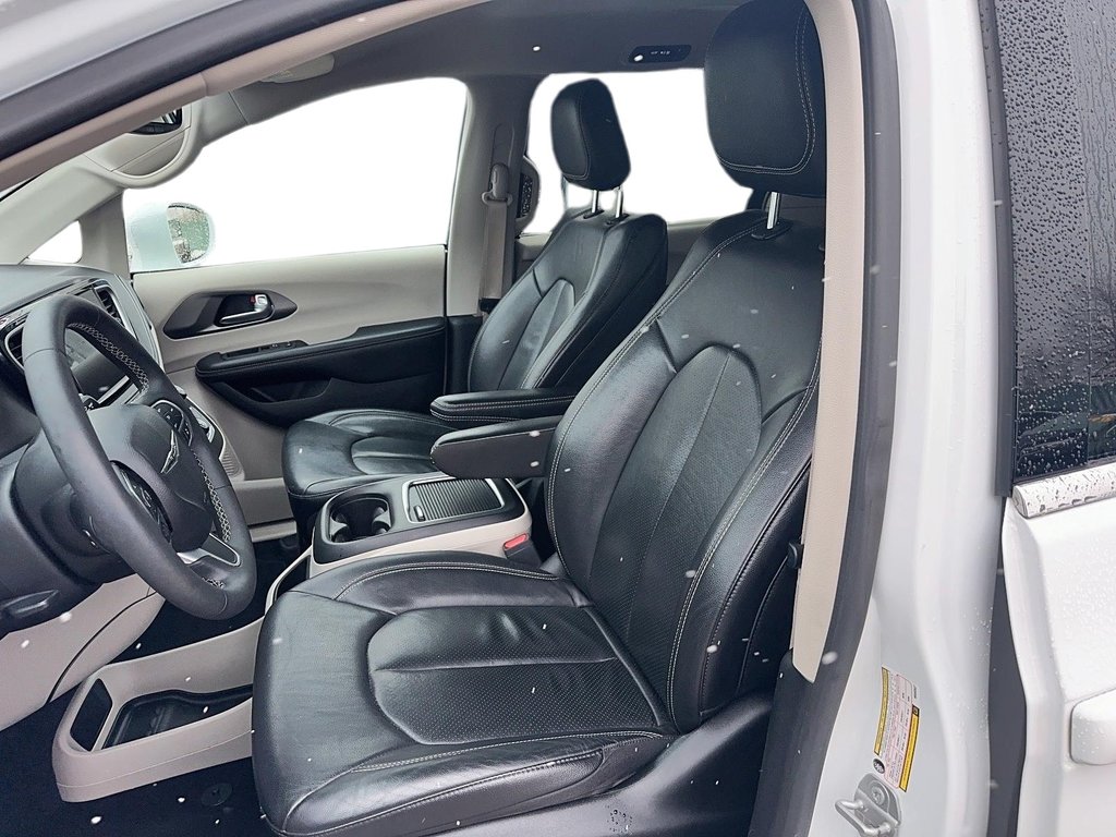 2022 Chrysler Pacifica Touring L in Stratford, Ontario - 8 - w1024h768px