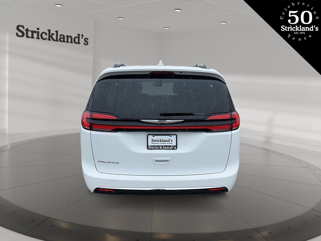 2022  Pacifica Touring L in Stratford, Ontario - 3 - w1024h768px